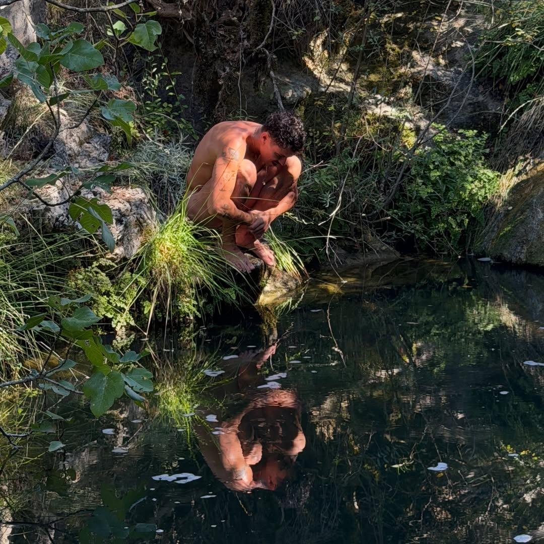 aronpiperbrasil's tweet photo. 📸 | Arón Piper via Instagram feed.

“Best weekend in 17 years….🪾🌳⛰️🏡🍀🌿🪲” https://t.co/GAq7CzINzv