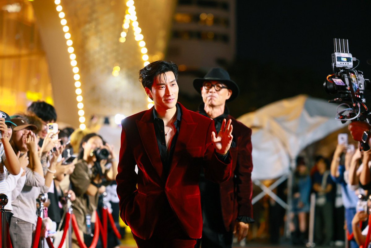 MajorGroup's tweet photo. ณเดชน์ คูกิมิยะ , โบว์ เมลดา , แฉะ องอาจ, ไบเบิ้ล วิชญ์ภาส นำทีมกับภาพบรรยากาศงาน ธี่หยด: สมิงเขาขวาง GALA PREMIERE จาก RIVER PARK ชั้น G ICONSIAM โรงภาพยนตร์ ไอคอน ซีเนคอนิค
#GALAธี่หยดสมิงเขาขวาง

ธี่หยด: สมิงเขาขวาง 30 กันยายนนี้ที่ เมเจอร์  ซีนีเพล็กซ์ ทั้งในระบบปกติ , IMAX with LASER , 4DX Dolby Atmos และ GLS 

เปิดรอบพิเศษให้ได้ชมก่อนใคร บนจอยักษ์ IMAX
วันที่ 29 กันยายน 2569 รอบเวลา 19:00 น. เป็นต้นไป

🎬 ฉายในระบบ IMAX ตั้งแต่ 29 ก.ย. - 7 ต.ค. 2569 เท่านั้น!

#ธี่หยด #สมิงเขาขวาง #ธี่หยดสมิงเขาขวาง
#ณเดชน์ #แฉะองอาจ #โบว์เมลดา #ไบเบิ้ลวิชญ์ภาส