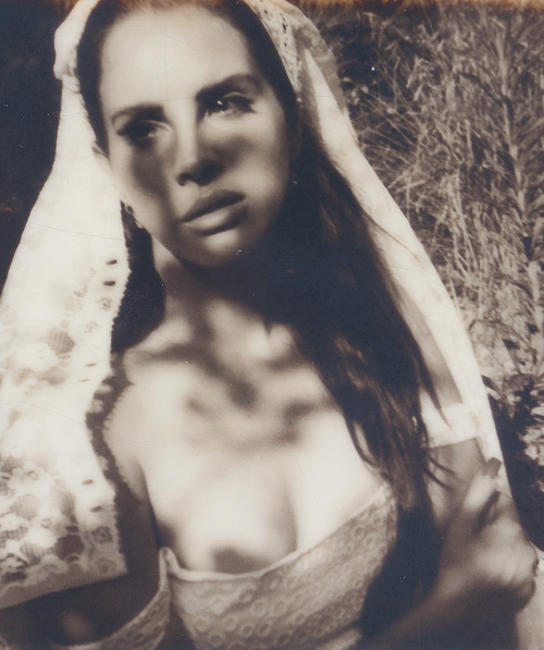 lanastanpic's tweet photo. lana del rey https://t.co/aWUcCnFvbb
