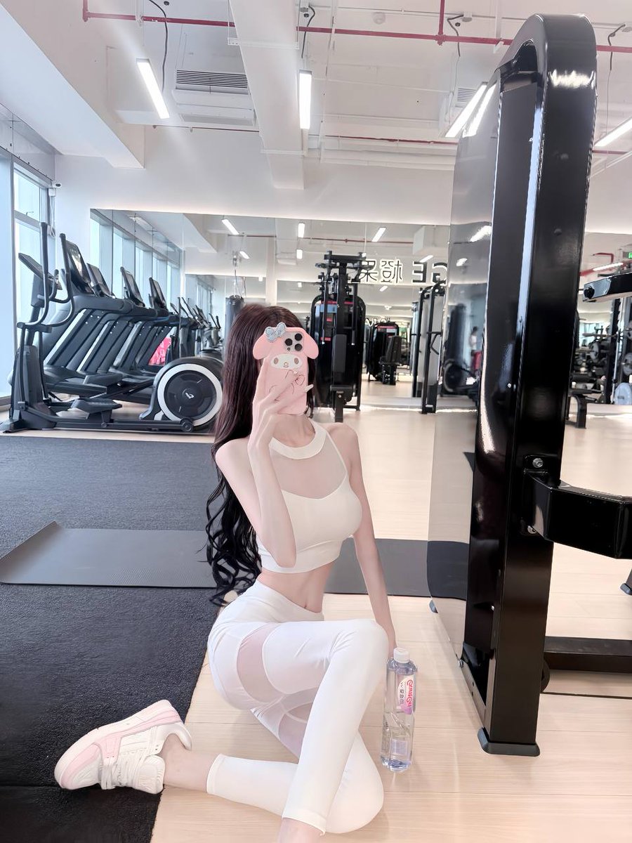melissa06fd7's tweet photo. 来个正常的男生啊，我可以分分钟把你聊🐍了 我又不要门 忍不住了啊啊啊啊啊 https://t.co/wc0zBOYKkU
