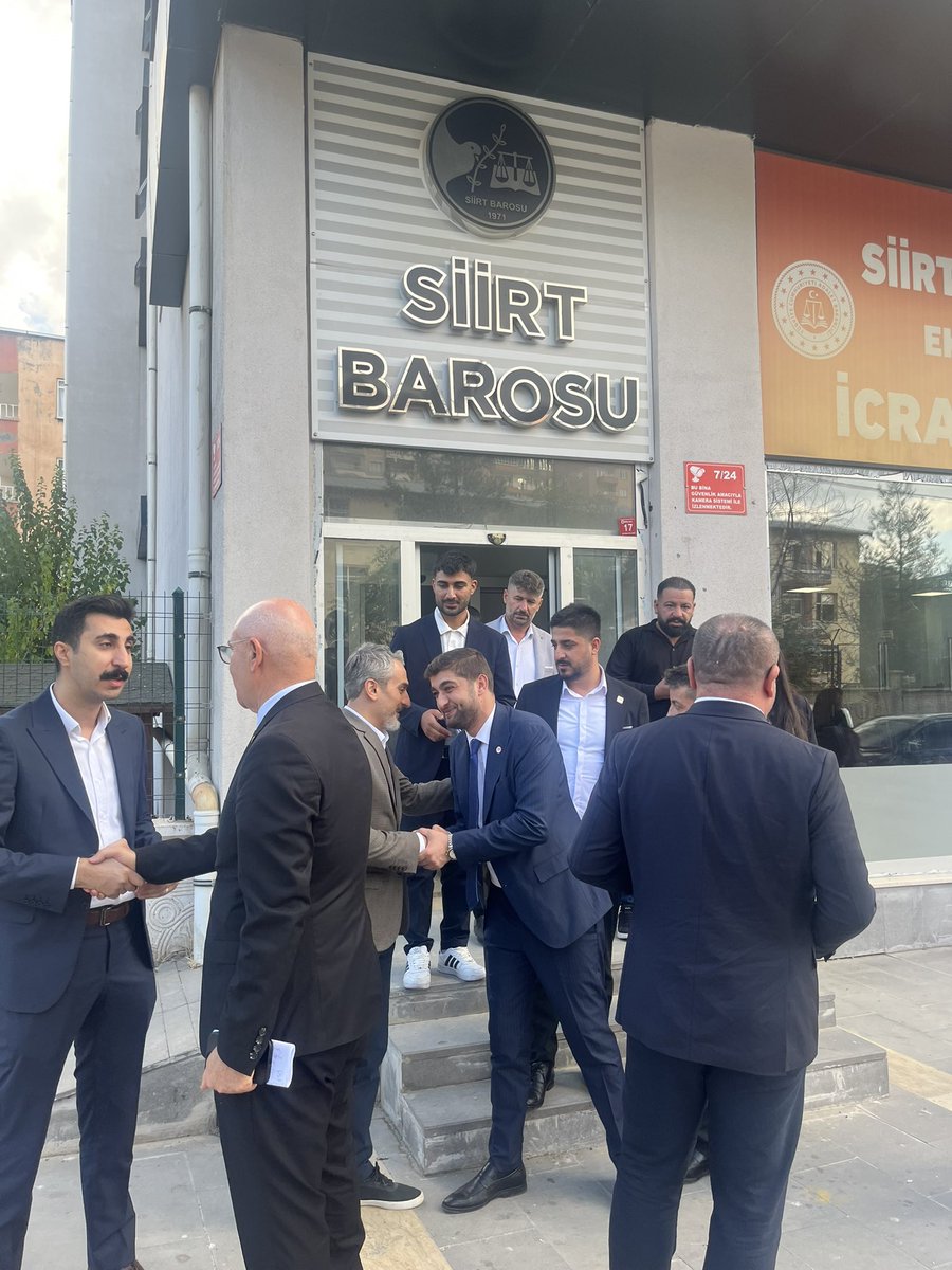 YENParti56's tweet photo. Milletvekillerimiz @MTanal , @EvrimKarakoz ve heyetimiz, Siirt Baro Başkanı Av. Muhammed Alptekin’i makamında ziyaret ederek kent ve gündeme ilişkin değerlendirmelerde bulundu

@SiirtBarosu @avalptekin https://t.co/vZeaf0nmpA