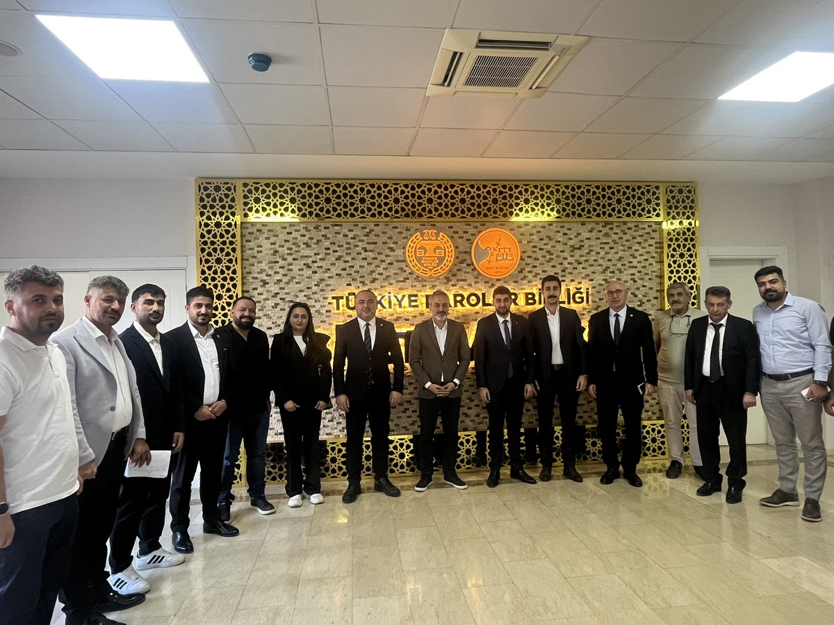 YENParti56's tweet photo. Milletvekillerimiz @MTanal , @EvrimKarakoz ve heyetimiz, Siirt Baro Başkanı Av. Muhammed Alptekin’i makamında ziyaret ederek kent ve gündeme ilişkin değerlendirmelerde bulundu

@SiirtBarosu @avalptekin https://t.co/vZeaf0nmpA