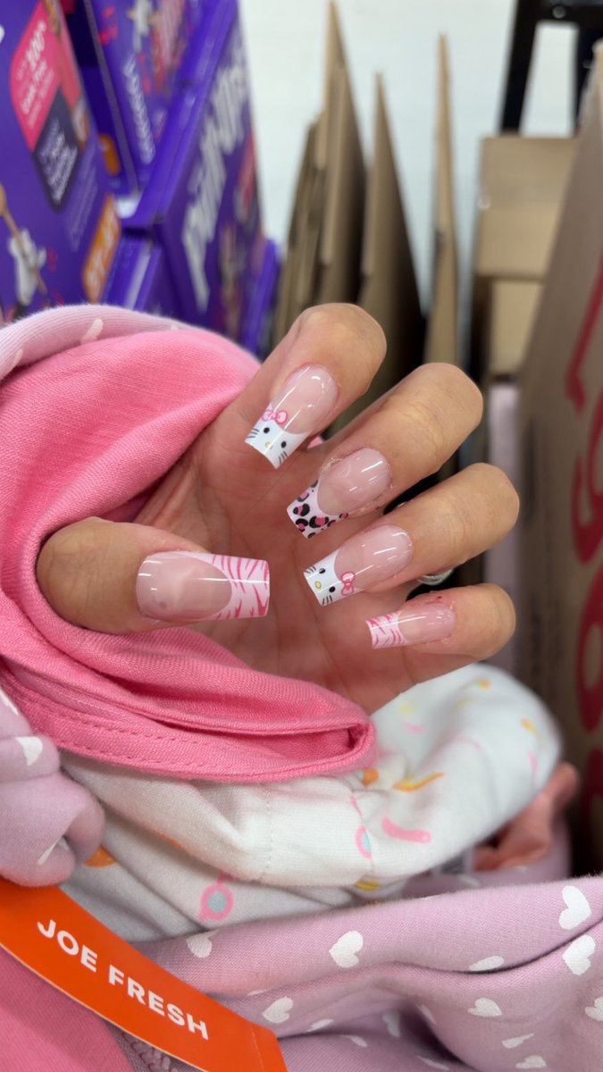 sinfulgoddessll's tweet photo. new nails 💅 https://t.co/JE7vPfzL5p