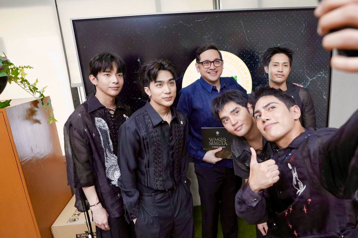 PhilippineStar's tweet photo. SEN. BAM, ANONG PAKIRAMDAM? 🤭

Senator Bam Aquino shared on social media his photos with SB19 following the P-pop kings’ visit to the Senate on Monday. 

Aquino sponsored Senate Resolution 545, commending SB19 for their historic performance at 2026 Lollapalooza in Chicago and recognizing their outstanding achievements and contributions to the Philippine creative industries.

The senator gave the group personalized bags from a social enterprise and surprised Pablo and Josh with a birthday cake. In turn, SB19 gifted Aquino with a “Simula at Wakas” photobook set. (Facebook/Bam Aquino)

WATCH: https://t.co/BLdhrHXFUC