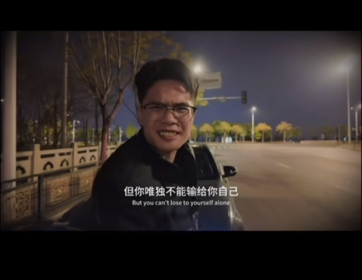 ipZXyo0AZd51612's tweet photo. 人处在什么情境下最想去操作？

一、看到别人都赚钱的时候，踏空心理

二、当自己连续成功之后，此时自信心十足

三、当自己大亏的时候，一心想要扳本

因此，当遇到这三种情况时需要时刻保持警醒，踏空总比亏💰好一万倍，机会每天都有，很多时候自己才是交易路上那个最大的敌人…………
#纪律 #交易 https://t.co/bVOrM0tUq8