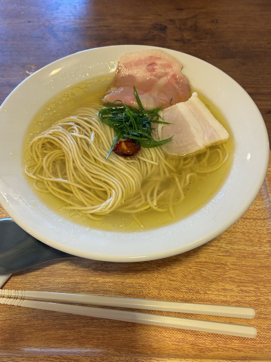 marumoriblack's tweet photo. 勉強時間！
ラーメンを食す
〜ラーメンを研究〜

知って更に【美味しくな〜る】
#勉強
#更にレベルアップ
#毎週食べ歩き https://t.co/qejgnsOeHv
