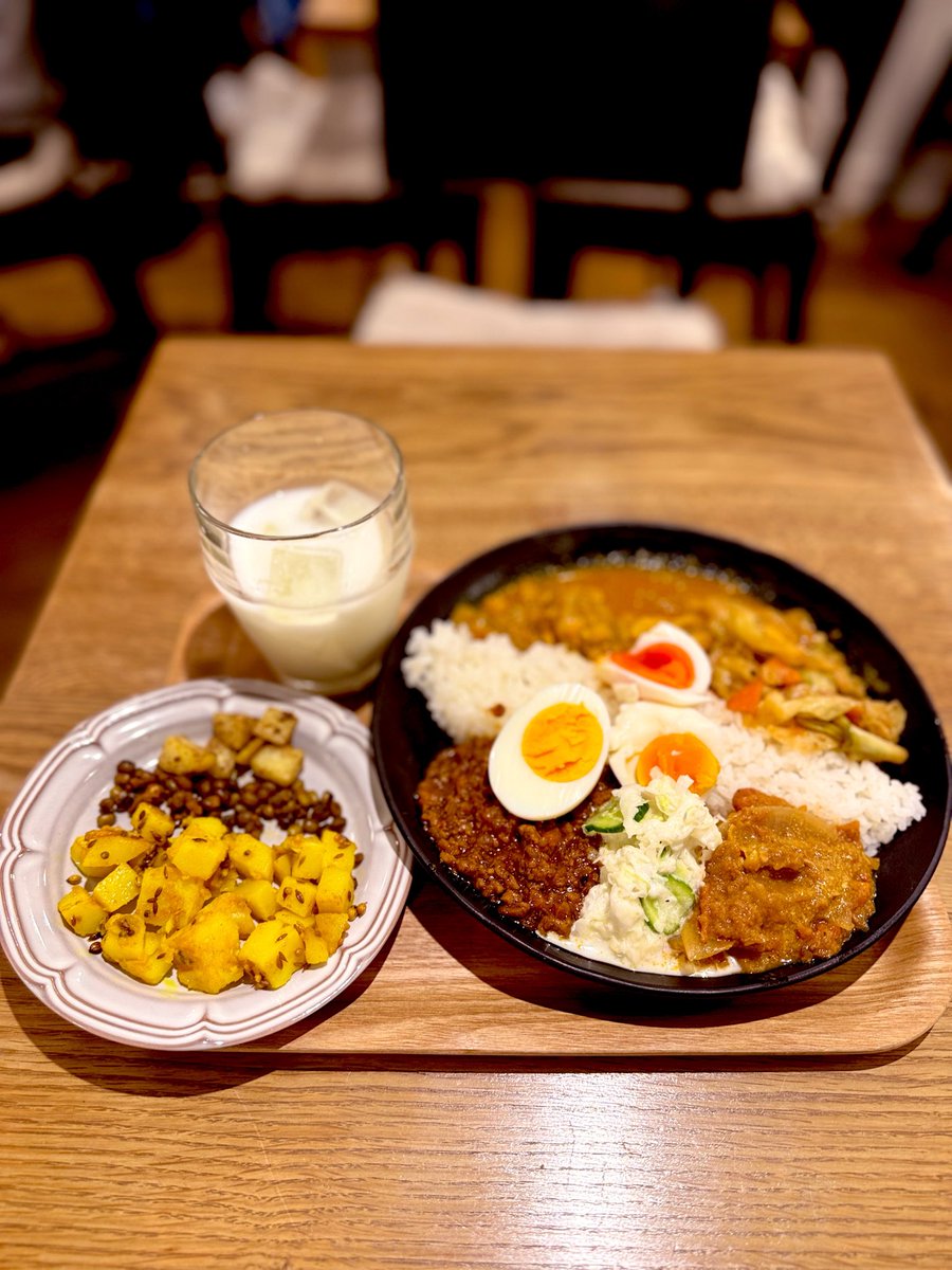 shioramenn's tweet photo. ライフワークのひとつでもあ��
プチ起業のカレーカフェを
9月27日に開催しました🍛
予約満席で無事盛況のうちに
終わりました🍛
女子してくれたチート級の
歌って踊れるお姫様と元ギャル
の2人に大感謝🥹✨
#カレーカフェ https://t.co/jiArgdpLSy