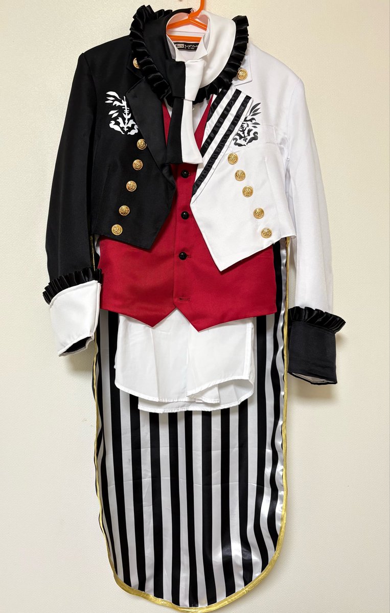 tiyabababa's tweet photo. 🫖の燕尾服完成しましたー！！！
あとはウィッグのみ…🫠 https://t.co/He9Z3KLIA6