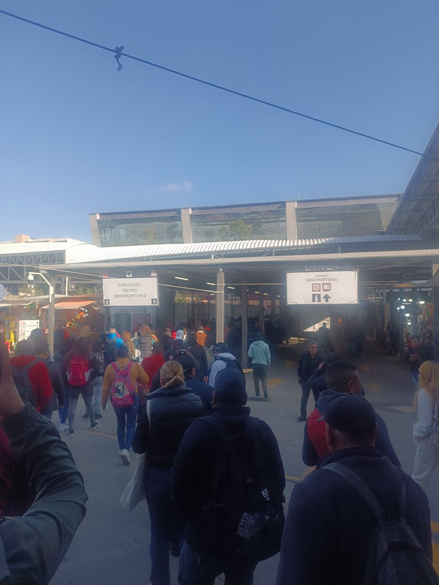 Angyepuma's tweet photo. Largas filas para ingresar al metro observatorio, línea 1 @telediario
@MetroCDMX https://t.co/jRRIWRXS8W
