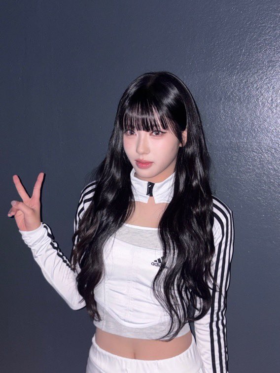 KokoFranceFan's tweet photo. ( izME ) ✧ 28.09.26

‘Une frange parfaite✌︎('ω')✌︎’

#IZNA #이즈나 #KOKO #코코 #ココ https://t.co/3epPDhHr6Q