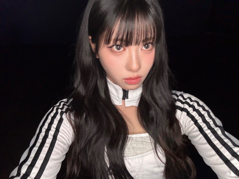 KokoFranceFan's tweet photo. ( izME ) ✧ 28.09.26

‘Une frange parfaite✌︎('ω')✌︎’

#IZNA #이즈나 #KOKO #코코 #ココ https://t.co/3epPDhHr6Q