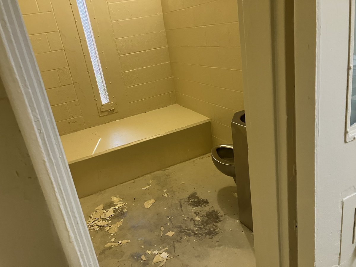 orange32friend's tweet photo. Working inside a max security abandoned juvenile prison https://t.co/OhpQW4oyA2