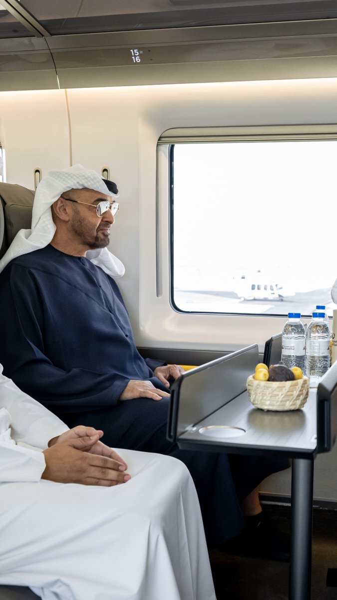 uae_parza's tweet photo. رئيس الدولة يستقلّ قطار الاتحاد من أبوظبي إلى دبي 🇦🇪🚂 https://t.co/q4YPIiemNU