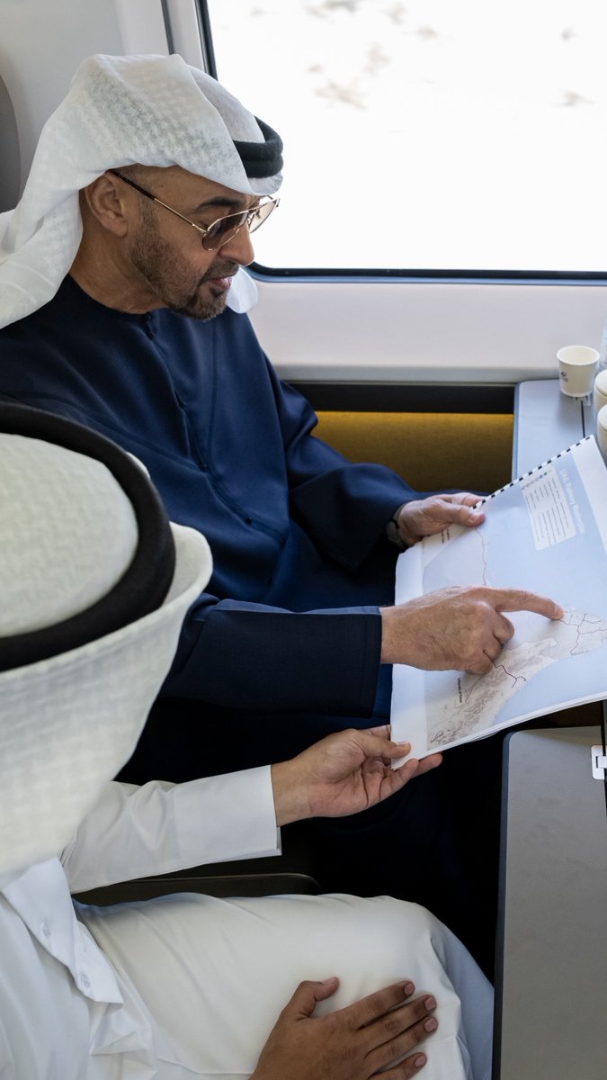 uae_parza's tweet photo. رئيس الدولة يستقلّ قطار الاتحاد من أبوظبي إلى دبي 🇦🇪🚂 https://t.co/q4YPIiemNU