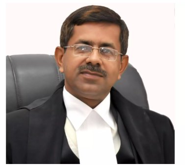 NewsMeter_In's tweet photo. #NewDelhi:

Justice Aparesh Kumar Singh, Chief Justice of the Telangana High Court, has been recommended for elevation as a judge of the Supreme Court of India by the Supreme Court Collegium.

The Collegium has recommended three High Court Chief Justices for elevation to the apex court.

#TelanganaHighCourt #SupremeCourt #JusticeApareshKumarSingh