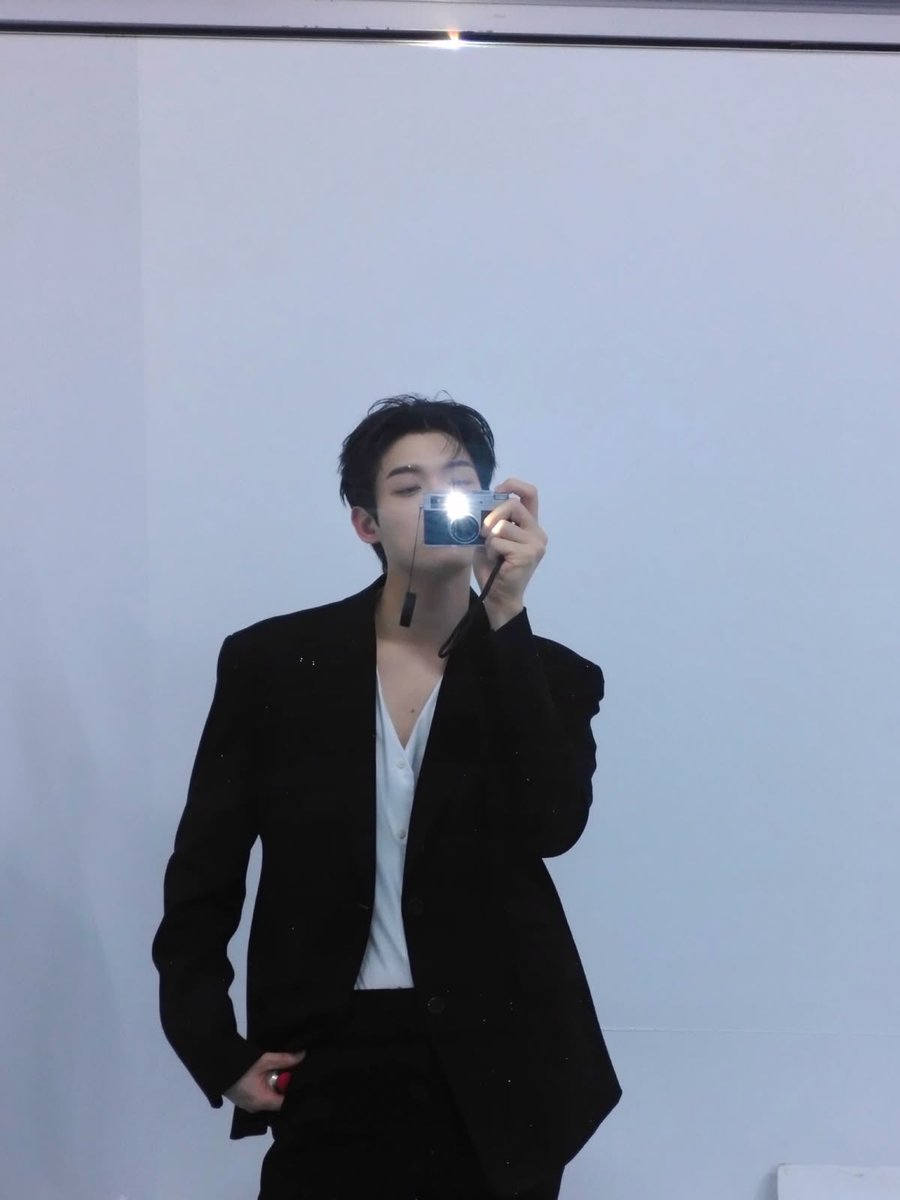 yoissuus's tweet photo. Đi Paris nhớ bắn thiệt nhiều ảnh đẹp nha!!!

WE STAND WITH KIM YOON SIK!

#KIMYOONSIK #KIMYOONSIKSHINES https://t.co/E3y8vouF9S