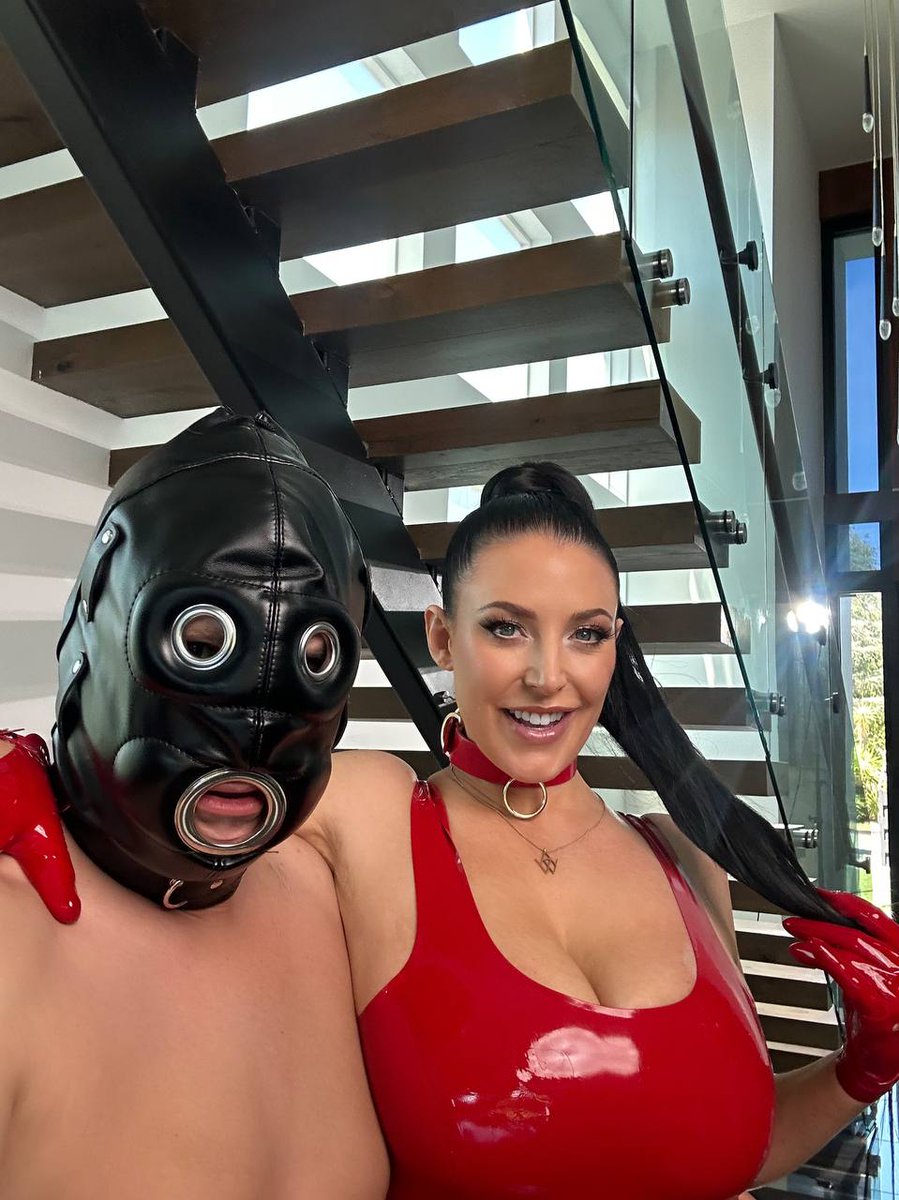 ANGELAWHITE's tweet photo. Some guys have all the luck 😜 https://t.co/F7ftB8P4LZ