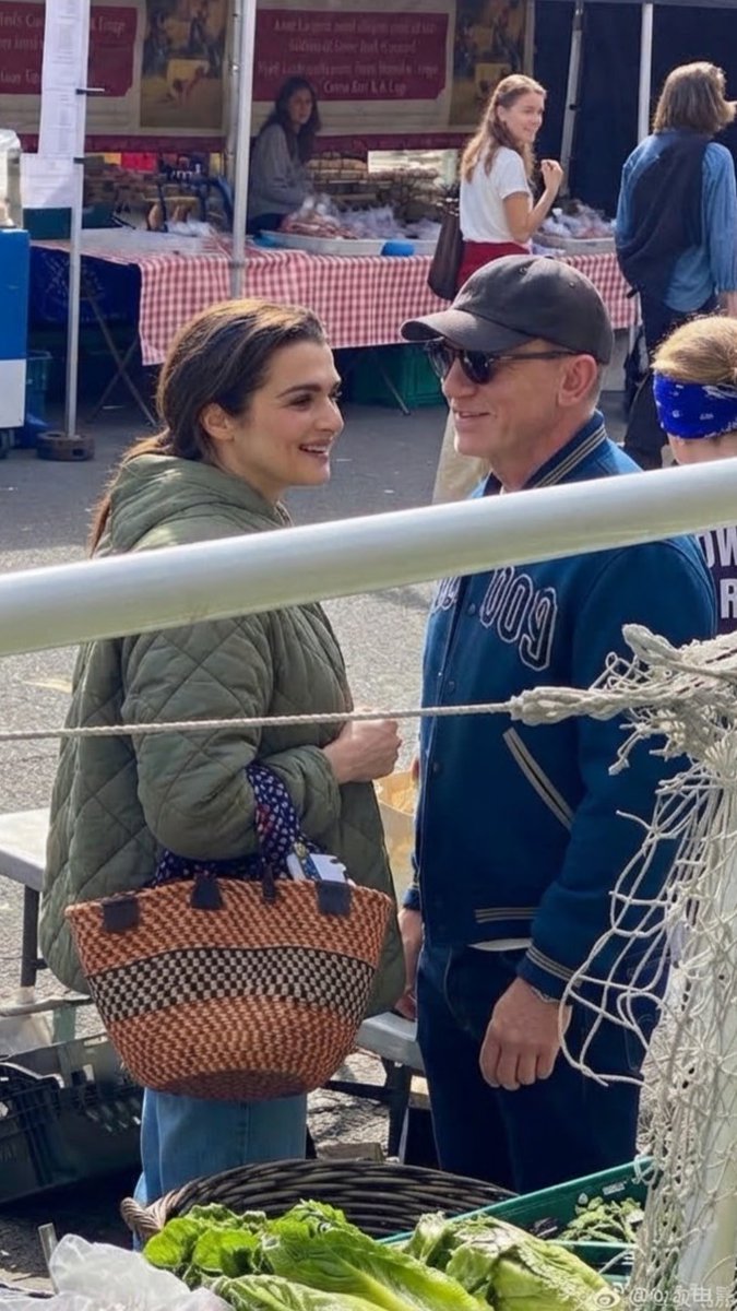 BoinkBuzz's tweet photo. Rachel Weisz &amp; Husband, Daniel Craig Spotted on a date in North london while filming "THE MUMMY 4" https://t.co/uz0nJLfplK