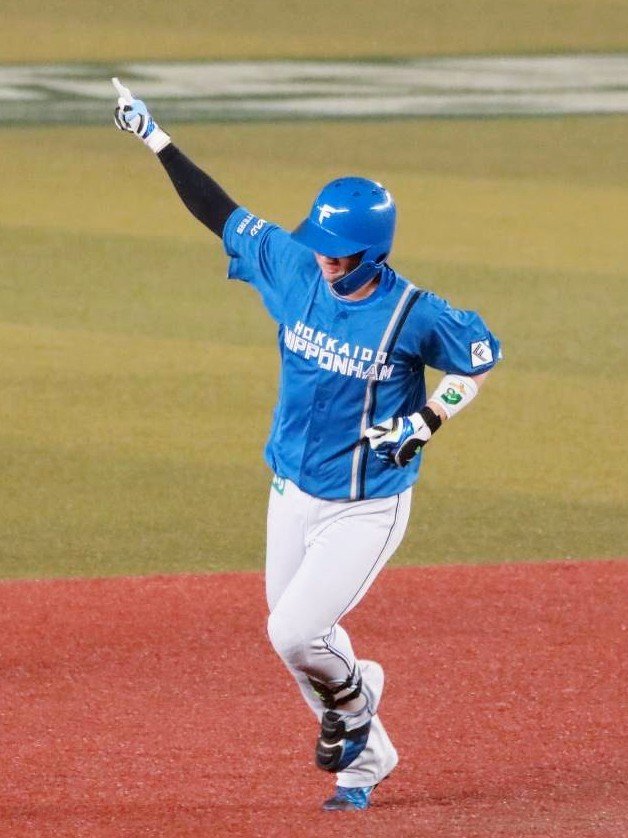 nschiyan's tweet photo. ぐんちゃんの代打グラスラって初だったのね～👏

勤務時間30秒ってぐんちゃんらしいコメント😂😂😂

貴重な瞬間に立ち会ってしまったわ🙌
#lovefighters
#郡司裕也 https://t.co/XgwxVLUSve