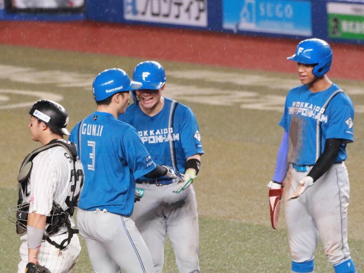 nschiyan's tweet photo. ぐんちゃんの代打グラスラって初だったのね～👏

勤務時間30秒ってぐんちゃんらしいコメント😂😂😂

貴重な瞬間に立ち会ってしまったわ🙌
#lovefighters
#郡司裕也 https://t.co/XgwxVLUSve