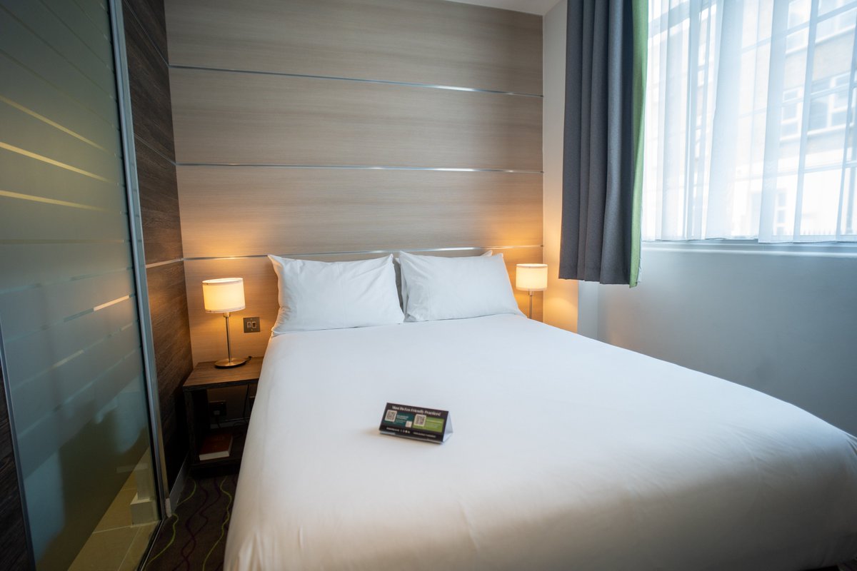 TheWesleyLdn's tweet photo. A calm, comfortable stay in the heart of London.
Unwind in thoughtfully designed rooms with everything you need to switch off, recharge and feel at home.
Your London stay starts at The Wesley.
#TheWesley #LondonHotel #LondonStay #HotelLife #VisitLondon #LondonTravel https://t.co/5eiSQk9ntK