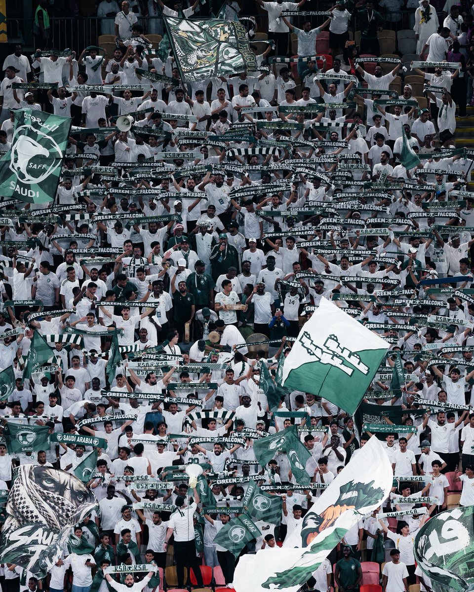 Rabanalsafena's tweet photo. 🚨 يتم الآن توزيع عدد كبير جدًا من التذاكر لمواجهة السعودية والعراق في #خليجي27 

التوزيع في فندق هوليداي إن، وسيستمر حتى الساعة 12:00 صباحًا بإذن الله..

نشوفكم في المدرج! 🔥🇸🇦 https://t.co/64vRC8ud7Z