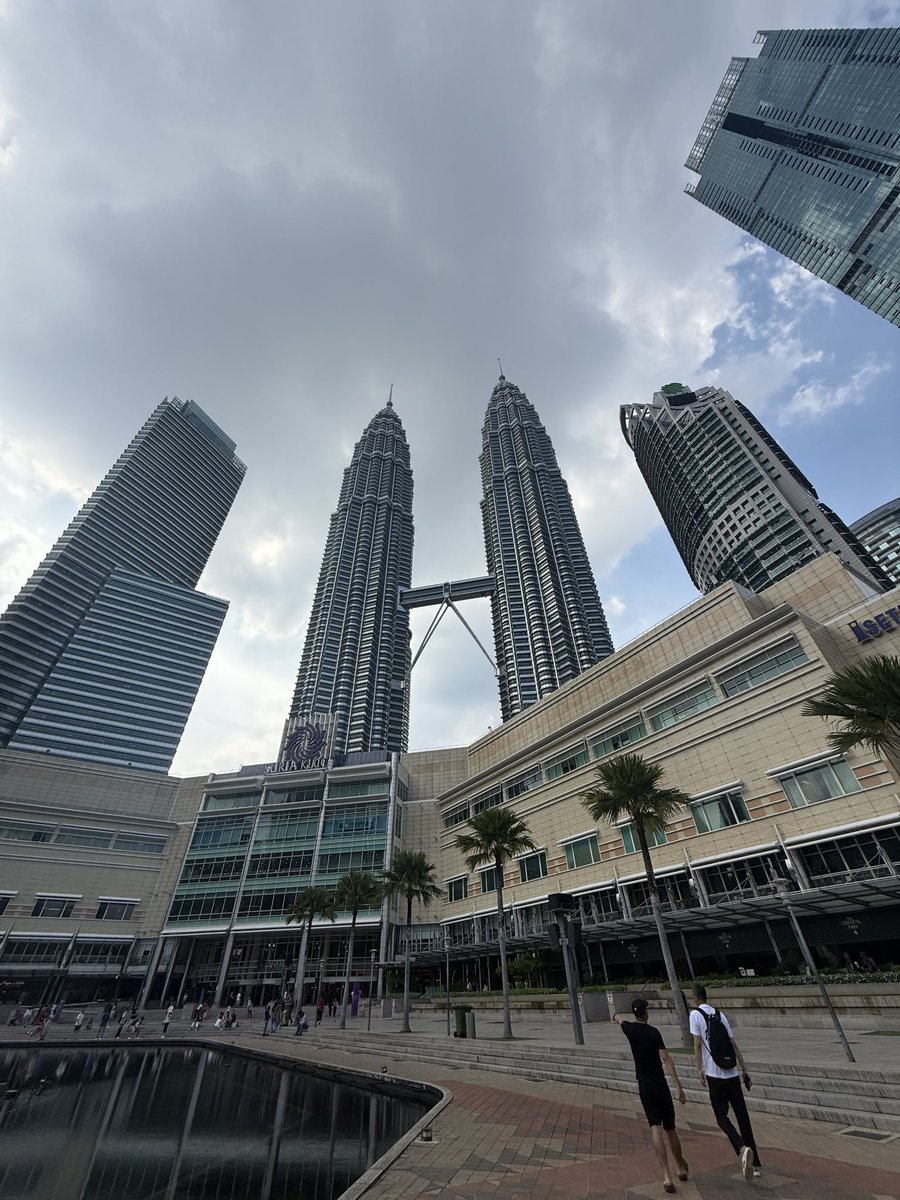 excitedTR's tweet photo. #Malasiya🇲🇾  #twintowers 
#kualalumpur https://t.co/7g8GGQNh7C