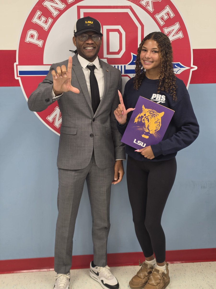 PennsaukenFB's tweet photo. Appreciate Coach Joesph from @lsutrackfield popping in to spend some time with 2028 athlete Hope Edwards!! She ranked USA #8 and Sophomore #1 in the 400IH last spring!! Junior Season Loading!!
#CODERED🔴🔴 https://t.co/OTC64Jpcar