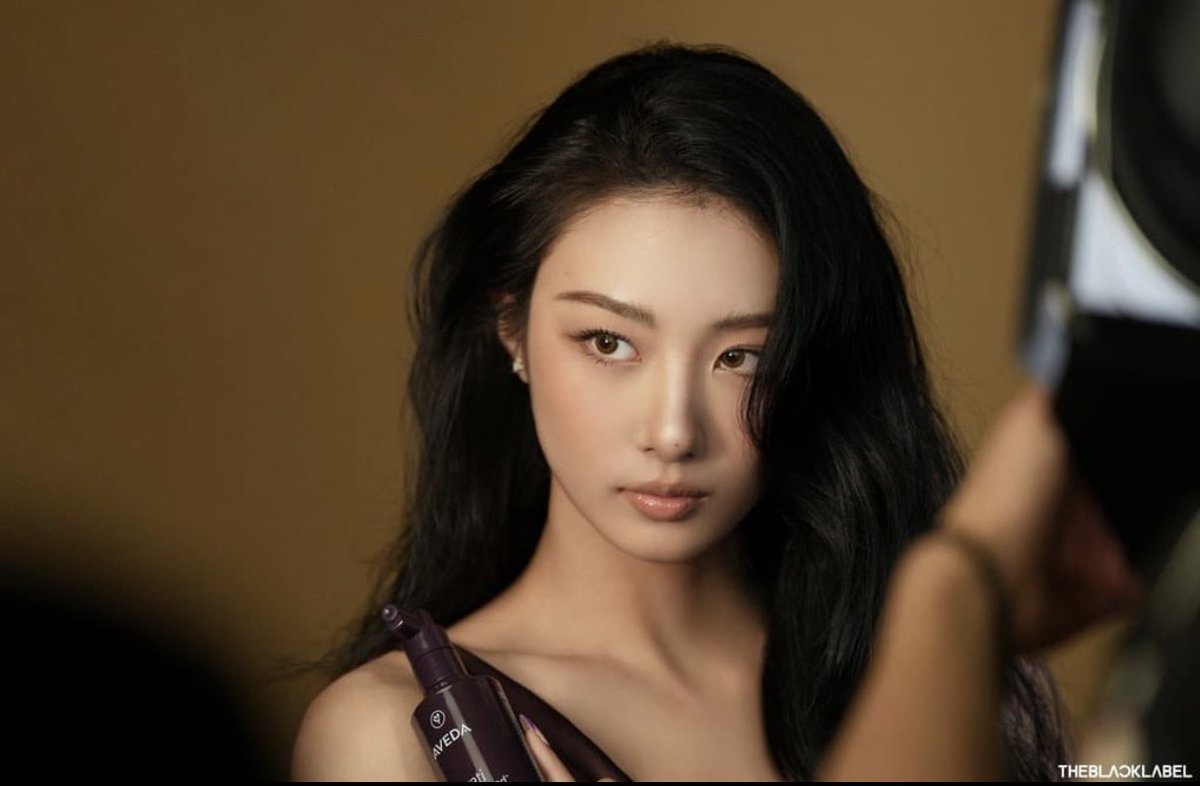 GawonBrOficial's tweet photo. gawon para a campanha com a aveda (1/2)
olha que perfeição, faria loucuras por ela
#MEOVV #미야오 #GAWON #가원 https://t.co/Pacb1samhp