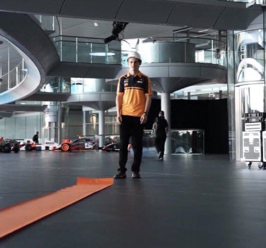formulaosc's tweet photo. this pic js actually hilarious he’s literally three apples tall in this https://t.co/3t0SCZlpCl