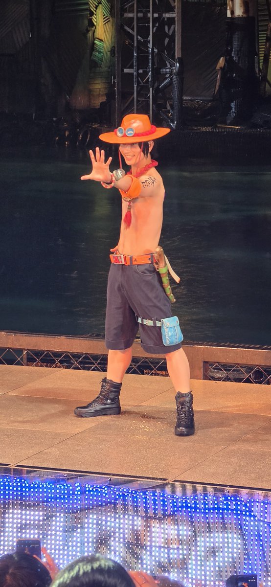 actor_sort's tweet photo. ワンピースショー目当てで
久々にUSJにインパク！

ショー本編も含めてめちゃくちゃよかったです！

エースは推しが見れてめちゃくちゃ満足😚
#USJファン https://t.co/hvXRlvkShb
