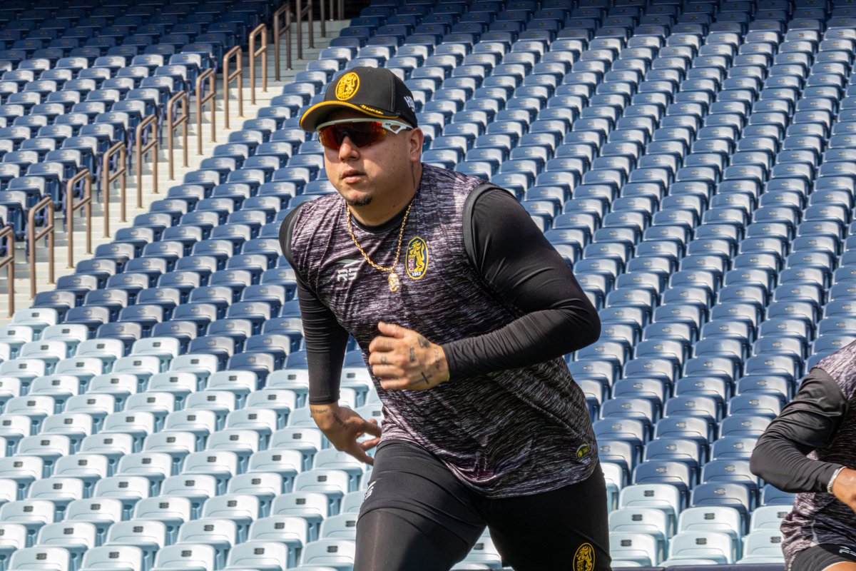 leones_cbbc's tweet photo. ¡Súper Daza en casa! 🏟️

Yonathan Daza (OF) se reportó a la pretemporada en el estadio @monumental_sb 
 
📸 @danopv_ 

#CaraquistaSoy🦁 https://t.co/PzJu8gKvxJ