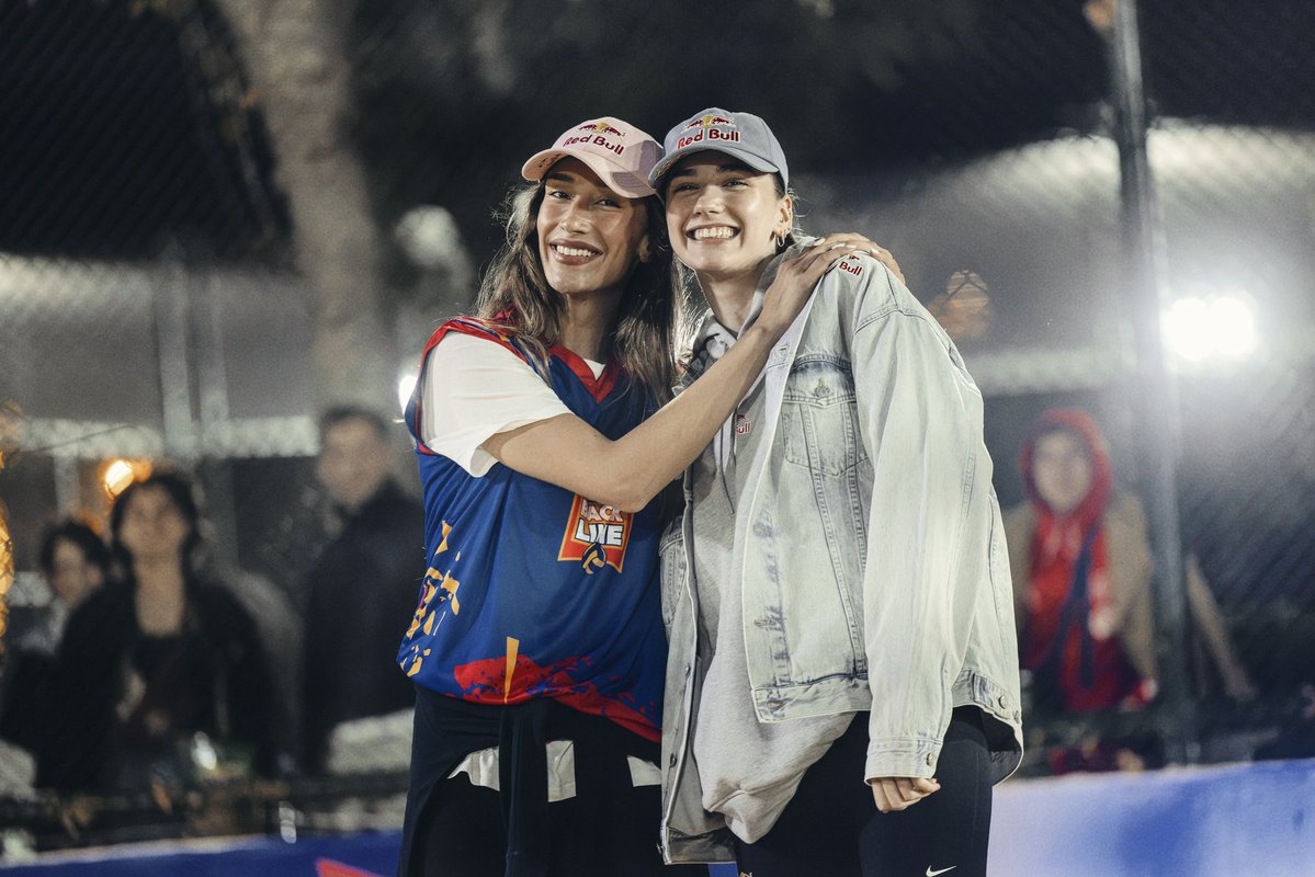 RedBullTR's tweet photo. daha iyi bir ikili söyle 🙂‍↔️

#redbull #kanatlandırııır https://t.co/GEaIhtp2X3