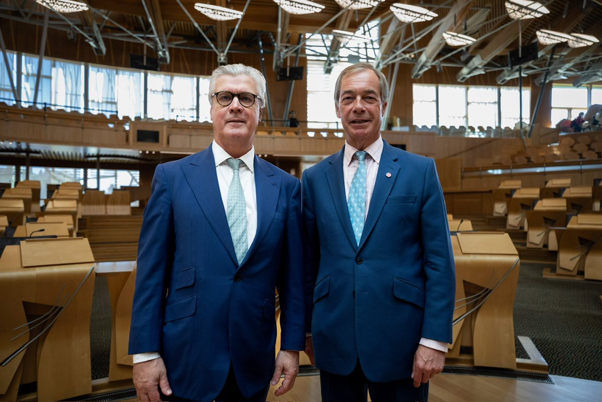 Nigel_Farage's tweet photo. Fantastic to see the great things our Reform team is doing in Scotland. 🏴󠁧󠁢󠁳󠁣󠁴󠁿 https://t.co/1FJvbDGBY2