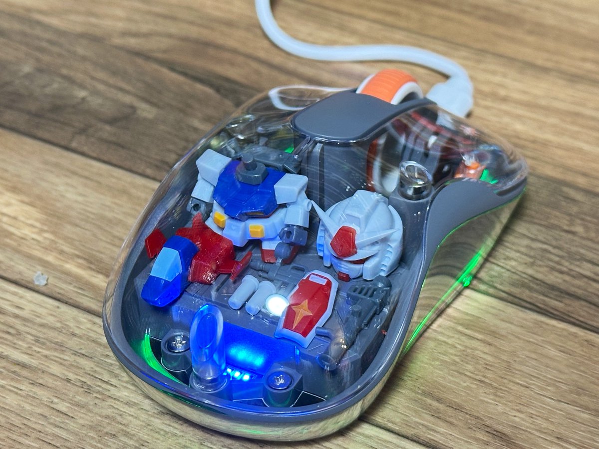 takeshi501xx's tweet photo. ちょっと面白いマウスがあったので内部をウェポンロードディスプレイにしてみた https://t.co/sne7QnSRbv