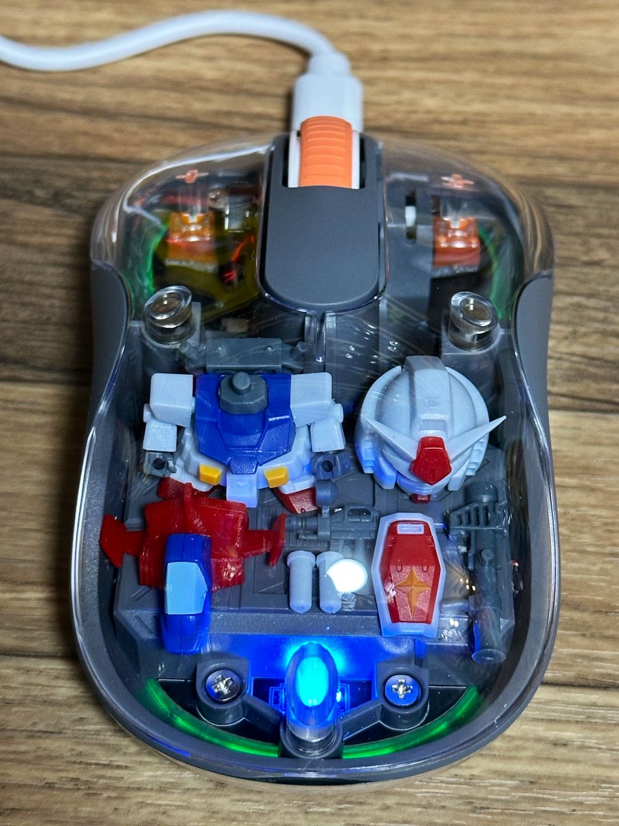 takeshi501xx's tweet photo. ちょっと面白いマウスがあったので内部をウェポンロードディスプレイにしてみた https://t.co/sne7QnSRbv