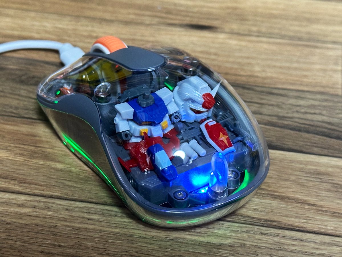 takeshi501xx's tweet photo. ちょっと面白いマウスがあったので内部をウェポンロードディスプレイにしてみた https://t.co/sne7QnSRbv