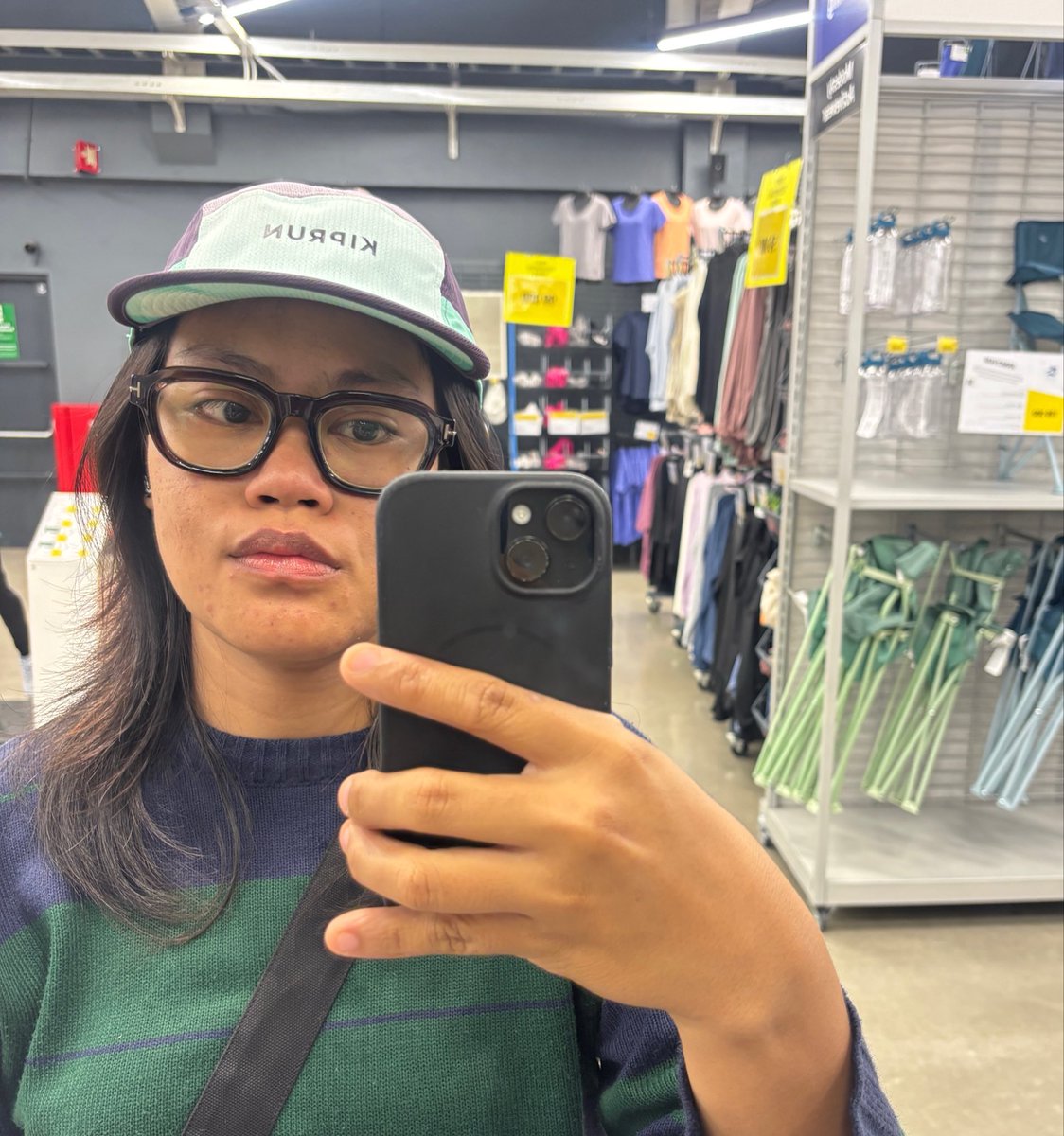affogatv's tweet photo. niatny cuma mau ngopi difm malah geser ke decathlon, allahuakbar sipa https://t.co/c0SWZWjTOt