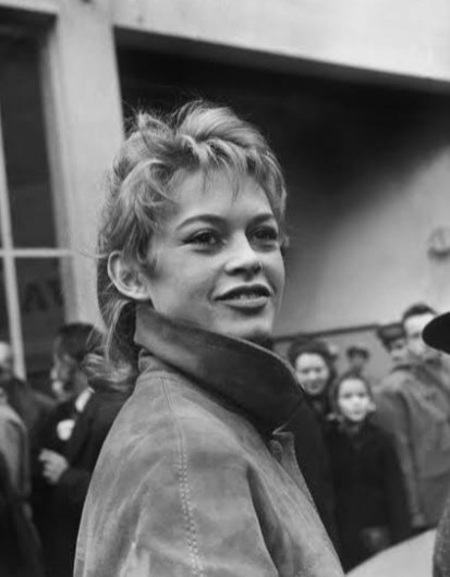 _ABIBAH's tweet photo. 🎂 Il y' a 92 ans le 28/09/1934 naissait 🌸 BRIGITTE BARDOT 🌸@brigittebardot 💔🌹✨ @FBB_Officiel #hommage #anniversaire #celebrity #cinema #film #animaux #icone #legende #star #onvousaime #mamandesanimaux https://t.co/2jd5e59rku