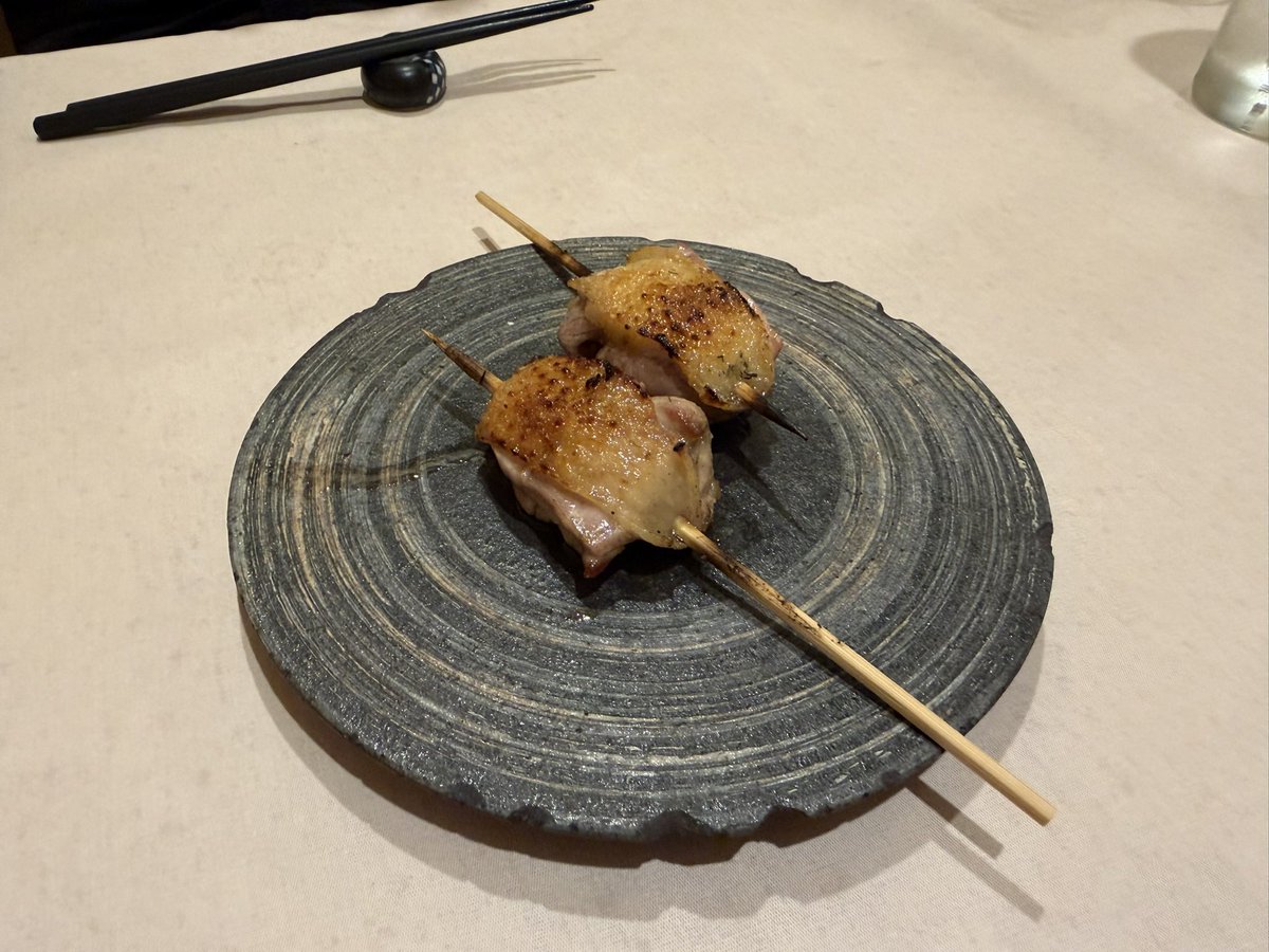 xi_g_mafty's tweet photo. お祝いしてもらった
比内地鶏、出汁のイメージがあったけどお肉も美味しい！親子丼至高 https://t.co/ETbfSe4sDT