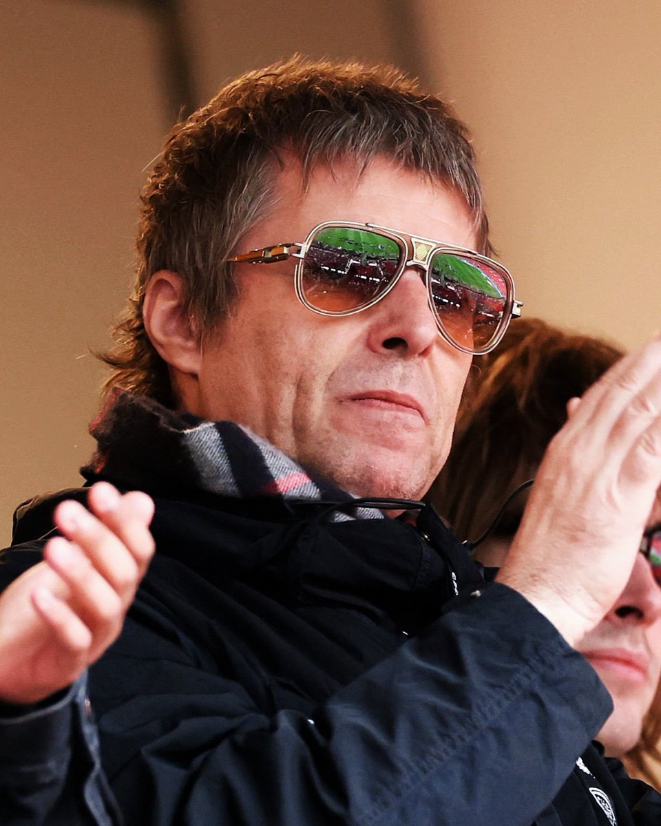 centregoals's tweet photo. 🚨🚨🎙️| JUST IN: Liam Gallagher on Man City's 115 charges appeal: 

"We'll just get a 𝐅𝐈𝐍𝐄 𝐀𝐍𝐃 𝐀 𝐑𝐄𝐂𝐑𝐔𝐈𝐓𝐌𝐄𝐍𝐓 𝐁𝐀𝐍 and that's it — so all you desperate and neurotic folks, shut up." 🎤🩵

"Informed by someone in a very, very high position." https://t.co/twfpIYmTed