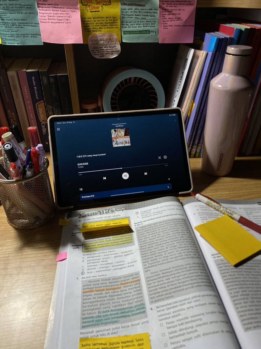 eclibeys's tweet photo. (02.) — shafa’s study progress 🪽🖼️. 

hari ini aku belajar tka b indo sambil dengerin playlist fav aku 🍅🎄, trs tbtb aku dikabarin berita yg kurang baik :( jadinya aku ga fokus lagi buat belajar huhu. https://t.co/Y2wq3SHrPh