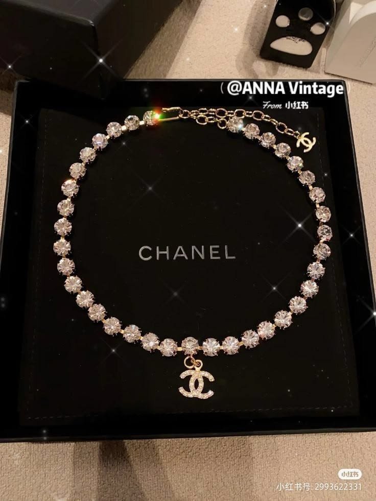 beautyvibes65's tweet photo. Dior or chanel https://t.co/SM2HfyBgGY