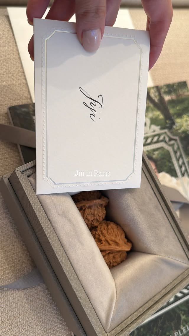 ForeverKimJisoo's tweet photo. 092826 JISOO Instagram story update. 

Jiji in Paris 

#JISOOxDior #DiorSS27 #DiorSummer27 https://t.co/1uG7tdFP5v