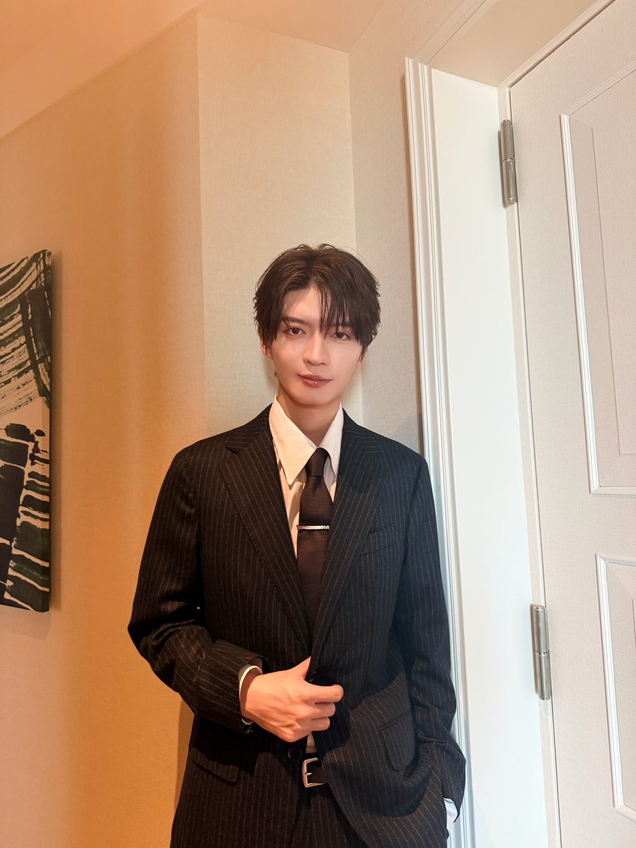 mokudai_kazuto's tweet photo. 📚掲載情報

本日9/29(火)発売
『Orobianco 30th Anniversary Tote Bag Book』表紙に武藤潤くんと登場!!

定番アイテムから、ブランド30周年記念した商品まで、オロビアンコのプロダクトをご紹介!!

ご予約はこちらから!!
▶︎https://t.co/ZiFHi0zAgi

ぜひお手に取ってご覧ください!!

#PR #Orobianco #オロビアンコ 
#武藤潤 くん #杢代和人