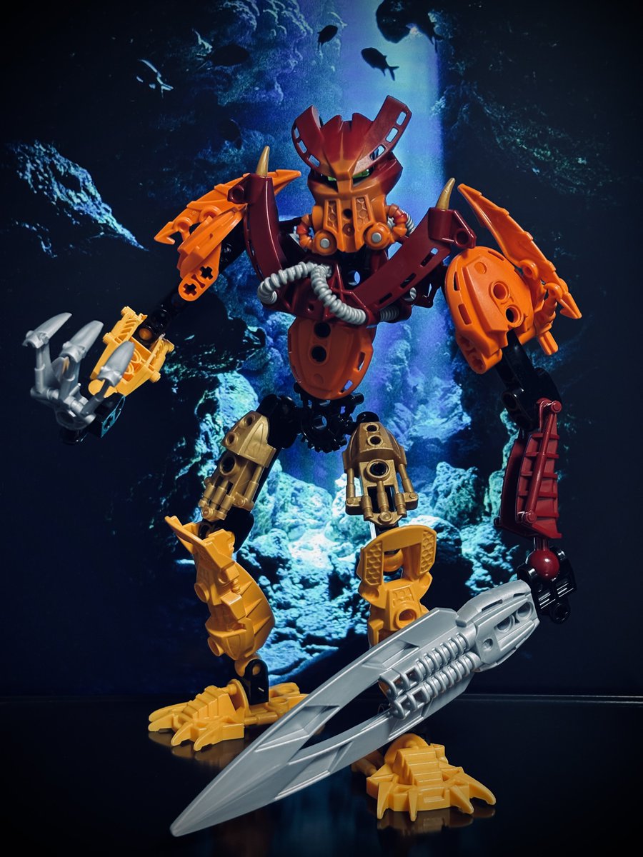 Bran_wl's tweet photo. 呪われし者、ジャラー / The cursed one, Jaller

本来の歴史よりも"長い時間"命のマスクに触れてしまった世界線のジャラー。命を失うことこそなかったが、身体のほとんどが変異してしまった。なお、連れていたハーナー蟹は呪いのエネルギーを浴びて死んだ

#バイオニクル #BIONICLE https://t.co/NG8Vu4H77u