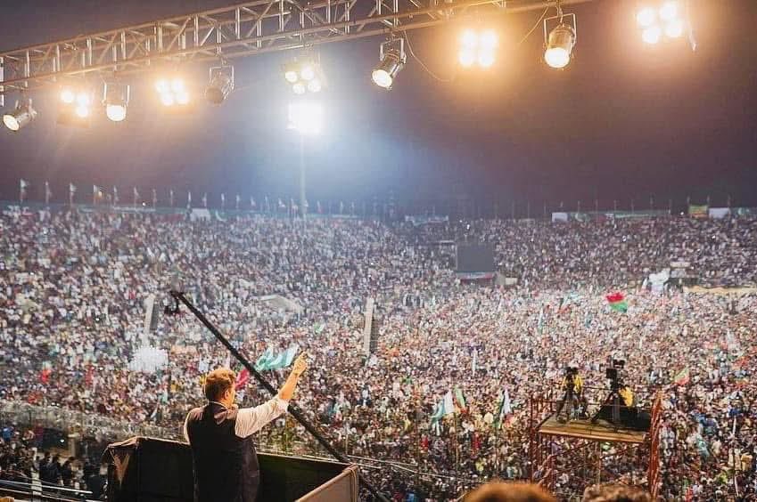 PTIofficial's tweet photo. 𝐅𝐨𝐫𝐦𝐞𝐫 𝐏𝐌 𝐈𝐦𝐫𝐚𝐧 𝐊𝐡𝐚𝐧 𝐫𝐞𝐦𝐚𝐢𝐧𝐬 𝐚𝐫𝐛𝐢𝐭𝐫𝐚𝐫𝐢𝐥𝐲 𝐝𝐞𝐭𝐚𝐢𝐧𝐞𝐝 𝐟𝐨𝐫 1150 𝐝𝐚𝐲𝐬; 𝐬𝐨𝐥𝐢𝐭𝐚𝐫𝐲 𝐜𝐨𝐧𝐟𝐢𝐧𝐞𝐦𝐞𝐧𝐭, 𝐢𝐧𝐜𝐨𝐦𝐦𝐮𝐧𝐢𝐜𝐚𝐝𝐨, 𝐯𝐢𝐬𝐢𝐨𝐧 𝐥𝐨𝐬𝐬 𝐢𝐧 𝐫𝐢𝐠𝐡𝐭 𝐞𝐲𝐞, 𝐝𝐞𝐭𝐞𝐫𝐢𝐨𝐫𝐚𝐭𝐢𝐧𝐠 𝐡𝐞𝐚𝐥𝐭𝐡 𝐜𝐨𝐧𝐜𝐞𝐫𝐧𝐬, 𝐥𝐢𝐟𝐞 𝐚𝐭 𝐫𝐢𝐬𝐤.

“𝐈𝐟 𝐚𝐧𝐲𝐭𝐡𝐢𝐧𝐠 𝐡𝐚𝐩𝐩𝐞𝐧𝐬 𝐭𝐨 𝐦𝐞 𝐢𝐧 𝐣𝐚𝐢𝐥, 𝐀𝐬𝐢𝐦 𝐌𝐮𝐧𝐢𝐫 𝐰𝐢𝐥𝐥 𝐛𝐞 𝐫𝐞𝐬𝐩𝐨𝐧𝐬𝐢𝐛𝐥𝐞.”
- 𝑰𝒎𝒓𝒂𝒏 𝑲𝒉𝒂𝒏

♦️Asim Munir’s military dictatorship has Imran Khan illegally incarcerated under conditions which violate United Nation’s Nelson Mandela rules:
Extended periods of complete isolation with no contact with family, lawyers or doctors, solitary confinement in a ‘death cell’, no human contact, dirty water, suspect food, unsanitary conditions, 24/7 camera surveillance, no sunlight, no electricity, no books, no rights per law, DELIBERATE MEDICAL NEGLIGENCE (blatant violation of Supreme Court’s order)♦️

🔺𝐑𝐞𝐩𝐨𝐫𝐭 𝐛𝐲 𝐔𝐧𝐢𝐭𝐞𝐝 𝐍𝐚𝐭𝐢𝐨𝐧𝐬 𝐇𝐮𝐦𝐚𝐧 𝐑𝐢𝐠𝐡𝐭𝐬 𝐂𝐨𝐮𝐧𝐜𝐢𝐥 @UN_HRC 𝐉𝐮𝐧𝐞 𝟐𝟎𝟐𝟒:

“𝐓𝐡𝐞 𝐝𝐞𝐩𝐫𝐢𝐯𝐚𝐭𝐢𝐨𝐧 𝐨𝐟 𝐥𝐢𝐛𝐞𝐫𝐭𝐲 𝐨𝐟 𝐈𝐦𝐫𝐚𝐧 𝐀𝐡𝐦𝐚𝐝 𝐊𝐡𝐚𝐧 𝐍𝐢𝐚𝐳𝐢… 𝐢𝐬 𝐚𝐫𝐛𝐢𝐭𝐫𝐚𝐫𝐲 and falls within categories I, II and III.
The Working Group concludes that 𝐡𝐢𝐬 𝐝𝐞𝐭𝐞𝐧𝐭𝐢𝐨𝐧 𝐡𝐚𝐝 𝐧𝐨 𝐥𝐞𝐠𝐚𝐥 𝐛𝐚𝐬𝐢𝐬 𝐚𝐧𝐝 𝐚𝐩𝐩𝐞𝐚𝐫𝐬 𝐭𝐨 𝐡𝐚𝐯𝐞 𝐛𝐞𝐞𝐧 𝐢𝐧𝐭𝐞𝐧𝐝𝐞𝐝 𝐭𝐨 𝐝𝐢𝐬𝐪𝐮𝐚𝐥𝐢𝐟𝐲 𝐡𝐢𝐦 𝐟𝐫𝐨𝐦 𝐫𝐮𝐧𝐧𝐢𝐧𝐠 𝐟𝐫𝐨𝐦 𝐩𝐨𝐥𝐢𝐭𝐢𝐜𝐚𝐥 𝐨𝐟𝐟𝐢𝐜𝐞.

…Government of Pakistan to take the steps 𝐧𝐞𝐜𝐞𝐬𝐬𝐚𝐫𝐲 𝐭𝐨 𝐫𝐞𝐦𝐞𝐝𝐲 𝐭𝐡𝐞 𝐬𝐢𝐭𝐮𝐚𝐭𝐢𝐨𝐧 𝐨𝐟 𝐌𝐫. 𝐊𝐡𝐚𝐧 𝐰𝐢𝐭𝐡𝐨𝐮𝐭 𝐝𝐞𝐥𝐚𝐲 and bring it into conformity with the relevant international norms…

…𝐫𝐞𝐥𝐞𝐚𝐬𝐞 𝐌𝐫. 𝐊𝐡𝐚𝐧 𝐢𝐦𝐦𝐞𝐝𝐢𝐚𝐭𝐞𝐥𝐲 and accord him an enforceable 𝐫𝐢𝐠𝐡𝐭 𝐭𝐨 𝐜𝐨𝐦𝐩𝐞𝐧𝐬𝐚𝐭𝐢𝐨𝐧 𝐚𝐧𝐝 𝐨𝐭𝐡𝐞𝐫 𝐫𝐞𝐩𝐚𝐫𝐚𝐭𝐢𝐨𝐧𝐬, in accordance with international law.”

𝑳𝒊𝒏𝒌: https://t.co/NsiJ7oHLIU

🔺𝐒𝐭𝐚𝐭𝐞𝐦𝐞𝐧𝐭 𝐛𝐲 𝐀𝐦𝐧𝐞𝐬𝐭𝐲 𝐈𝐧𝐭𝐞𝐫𝐧𝐚𝐭𝐢𝐨𝐧𝐚𝐥 @amnesty 𝐒𝐞𝐩𝐭𝐞𝐦𝐛𝐞𝐫 𝟐𝟎𝟐𝟒:

“A year on from Imran Khan’s conviction and sentencing, Amnesty International has found 𝐬𝐞𝐯𝐞𝐫𝐚𝐥 𝐟𝐚𝐢𝐫 𝐭𝐫𝐢𝐚𝐥 𝐯𝐢𝐨𝐥𝐚𝐭𝐢𝐨𝐧𝐬 𝐮𝐧𝐝𝐞𝐫 𝐢𝐧𝐭𝐞𝐫𝐧𝐚𝐭𝐢𝐨𝐧𝐚𝐥 𝐡𝐮𝐦𝐚𝐧 𝐫𝐢𝐠𝐡𝐭𝐬 𝐬𝐭𝐚𝐧𝐝𝐚𝐫𝐝𝐬 𝐰𝐡𝐢𝐜𝐡 𝐡𝐚𝐯𝐞 𝐫𝐞𝐬𝐮𝐥𝐭𝐞𝐝 𝐢𝐧 𝐡𝐢𝐬 𝐚𝐫𝐛𝐢𝐭𝐫𝐚𝐫𝐲 𝐝𝐞𝐭𝐞𝐧𝐭𝐢𝐨𝐧, 𝐝𝐞𝐧𝐲𝐢𝐧𝐠 𝐡𝐢𝐬 𝐫𝐢𝐠𝐡𝐭 𝐭𝐨 𝐥𝐢𝐛𝐞𝐫𝐭𝐲.

We have noted a pattern of 𝐰𝐞𝐚𝐩𝐨𝐧𝐢𝐳𝐚𝐭𝐢𝐨𝐧 𝐨𝐟 𝐭𝐡𝐞 𝐥𝐞𝐠𝐚𝐥 𝐬𝐲𝐬𝐭𝐞𝐦 𝐭𝐨 𝐤𝐞𝐞𝐩 𝐈𝐦𝐫𝐚𝐧 𝐊𝐡𝐚𝐧 𝐮𝐧𝐝𝐞𝐫 𝐝𝐞𝐭𝐞𝐧𝐭𝐢𝐨𝐧 𝐚𝐧𝐝 𝐚𝐰𝐚𝐲 𝐟𝐫𝐨𝐦 𝐚𝐥𝐥 𝐩𝐨𝐥𝐢𝐭𝐢𝐜𝐚𝐥 𝐚𝐜𝐭𝐢𝐯𝐢𝐭𝐲…

…𝐢𝐦𝐦𝐞𝐝𝐢𝐚𝐭𝐞𝐥𝐲 𝐫𝐞𝐥𝐞𝐚𝐬𝐞 𝐈𝐦𝐫𝐚𝐧 𝐊𝐡𝐚𝐧 from arbitrary pre-trial detention.”

𝑳𝒊𝒏𝒌: https://t.co/jUnbKDeb4k

🔺𝐏𝐫𝐞𝐬𝐬 𝐫𝐞𝐥𝐞𝐚𝐬𝐞 𝐛𝐲 𝐔𝐍 𝐒𝐩𝐞𝐜𝐢𝐚𝐥 𝐑𝐚𝐩𝐩𝐨𝐫𝐭𝐞𝐮𝐫 𝐨𝐧 𝐭𝐨𝐫𝐭𝐮𝐫𝐞 @UN_SPExperts 𝐃𝐞𝐜𝐞𝐦𝐛𝐞𝐫 𝟐𝟎𝟐𝟓:

“…Imran Khan…held for excessive periods in solitary confinement, 𝐜𝐨𝐧𝐟𝐢𝐧𝐞𝐝 𝐟𝐨𝐫 𝟐𝟑 𝐡𝐨𝐮𝐫𝐬 𝐚 𝐝𝐚𝐲 𝐢𝐧 𝐡𝐢𝐬 𝐜𝐞𝐥𝐥…”

“…prolonged or indefinite 𝐬𝐨𝐥𝐢𝐭𝐚𝐫𝐲 𝐜𝐨𝐧𝐟𝐢𝐧𝐞𝐦𝐞𝐧𝐭 𝐢𝐬 𝐩𝐫𝐨𝐡𝐢𝐛𝐢𝐭𝐞𝐝 𝐮𝐧𝐝𝐞𝐫 𝐢𝐧𝐭𝐞𝐫𝐧𝐚𝐭𝐢𝐨𝐧𝐚𝐥 𝐡𝐮𝐦𝐚𝐧 𝐫𝐢𝐠𝐡𝐭𝐬 𝐥𝐚𝐰 – and when it extends longer than 15 days, it constitutes a 𝐟𝐨𝐫𝐦 𝐨𝐟 𝐩𝐬𝐲𝐜𝐡𝐨𝐥𝐨𝐠𝐢𝐜𝐚𝐥 𝐭𝐨𝐫𝐭𝐮𝐫𝐞.”

“𝐊𝐡𝐚𝐧’𝐬 𝐬𝐨𝐥𝐢𝐭𝐚𝐫𝐲 𝐜𝐨𝐧𝐟𝐢𝐧𝐞𝐦𝐞𝐧𝐭 𝐬𝐡𝐨𝐮𝐥𝐝 𝐛𝐞 𝐥𝐢𝐟𝐭𝐞𝐝 𝐰𝐢𝐭𝐡𝐨𝐮𝐭 𝐝𝐞𝐥𝐚𝐲.”

“…Khan is 𝐧𝐨𝐭 𝐩𝐞𝐫𝐦𝐢𝐭𝐭𝐞𝐝 𝐨𝐮𝐭𝐝𝐨𝐨𝐫 𝐚𝐜𝐭𝐢𝐯𝐢𝐭𝐲 or interaction with other detainees and is 𝐮𝐧𝐚𝐛𝐥𝐞 𝐭𝐨 𝐣𝐨𝐢𝐧 𝐜𝐨𝐦𝐦𝐮𝐧𝐚𝐥 𝐩𝐫𝐚𝐲𝐞𝐫𝐬.”

“…Khan is held in a 𝐬𝐦𝐚𝐥𝐥 𝐜𝐞𝐥𝐥 𝐭𝐡𝐚𝐭 𝐥𝐚𝐜𝐤𝐬 𝐧𝐚𝐭𝐮𝐫𝐚𝐥 𝐥𝐢𝐠𝐡𝐭 𝐚𝐧𝐝 𝐚𝐝𝐞𝐪𝐮𝐚𝐭𝐞 𝐯𝐞𝐧𝐭𝐢𝐥𝐚𝐭𝐢𝐨𝐧. 𝐓𝐞𝐦𝐩𝐞𝐫𝐚𝐭𝐮𝐫𝐞𝐬 𝐫𝐞𝐩𝐨𝐫𝐭𝐞𝐝𝐥𝐲 𝐛𝐞𝐜𝐨𝐦𝐞 𝐞𝐱𝐭𝐫𝐞𝐦𝐞 in both winter and summer… 𝐟𝐨𝐮𝐥 𝐨𝐝𝐨𝐮𝐫𝐬 𝐚𝐧𝐝 𝐢𝐧𝐬𝐞𝐜𝐭 𝐢𝐧𝐟𝐞𝐬𝐭𝐚𝐭𝐢𝐨𝐧𝐬.”

𝑳𝒊𝒏𝒌: https://t.co/Zu2Tz1EO3T

#FreeImranKhan