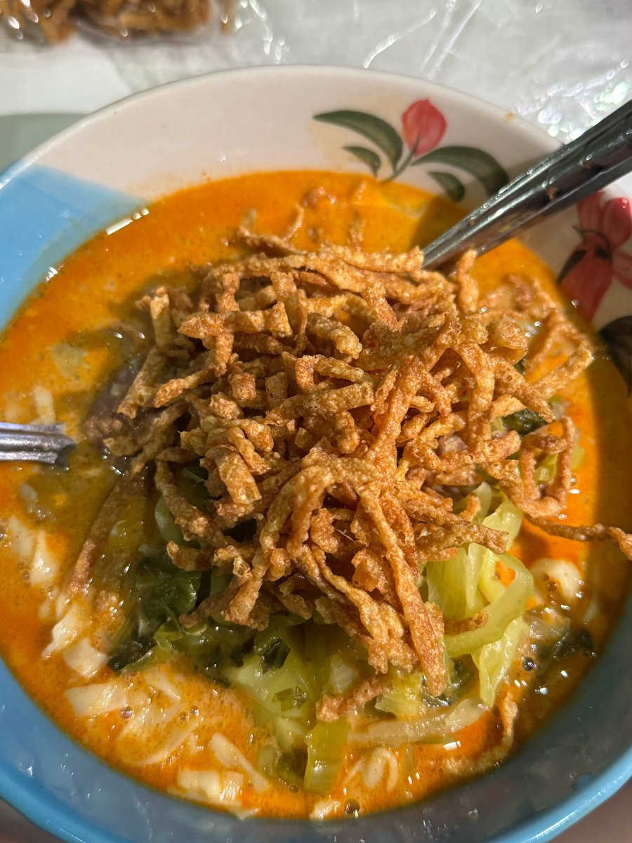 hbker07's tweet photo. ข้าวซอยลุงประกิจเท่านั้น ร้านดังเชียงใหม่ คือมาอยู่กทมหลายปี คิดถึงมากๆๆ พอรู้ว่ามาเปิดที่กทมแล้ว คือโคตรดีใจเลย แบบ ดีใจจริงๆ อร่อยมาก ข้าวซอยเนื้ออร่อย ข้าวซอยไก่ดี โอ้ยแบบ ฟินๆๆๆๆ โคตรๆๆๆๆๆ สั่งตามได้เลย 🥺🫠 https://t.co/CxlW5v6bqC
