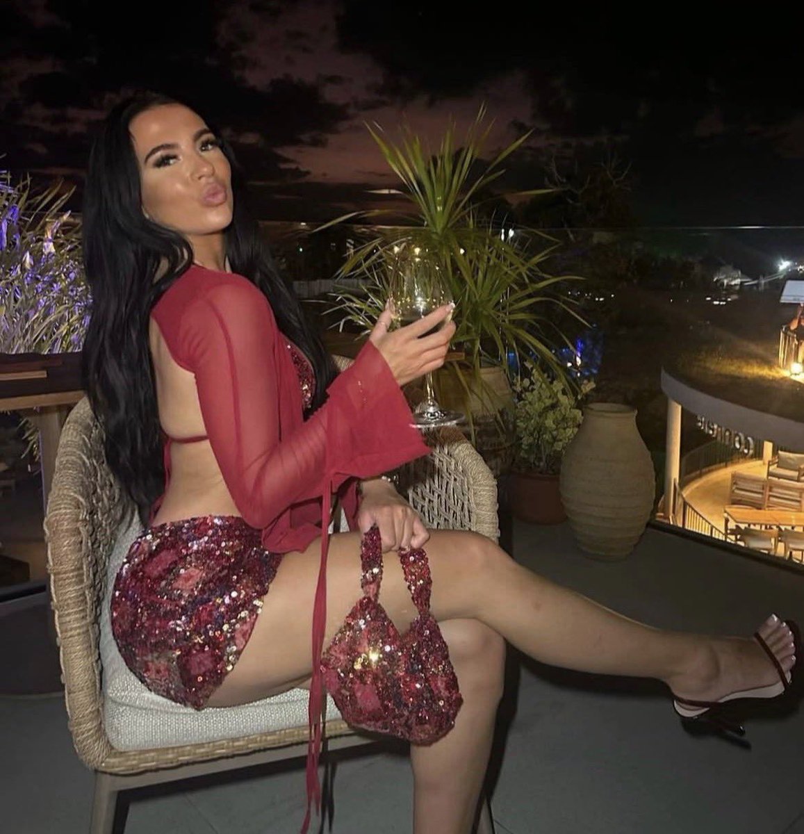 QueeMia66's tweet photo. Stay at home and send for alpha and my drinks you pathetic cuck https://t.co/1moZwYfQyv
