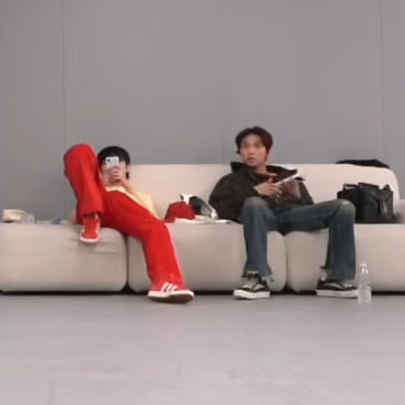 tmzdmq's tweet photo. 1,500만원짜리 자세 https://t.co/laDz3n2kTD